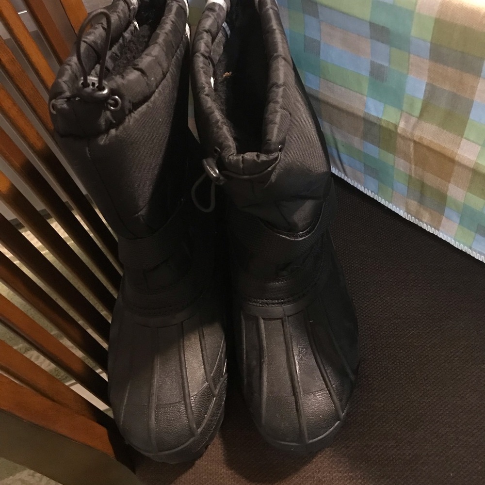 Black Insulated Winter Snow Boots